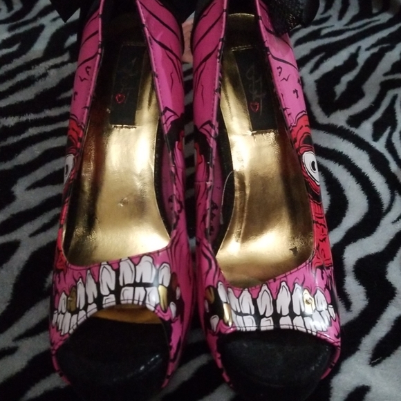 Rockin Betty's heels - Picture 3 of 3